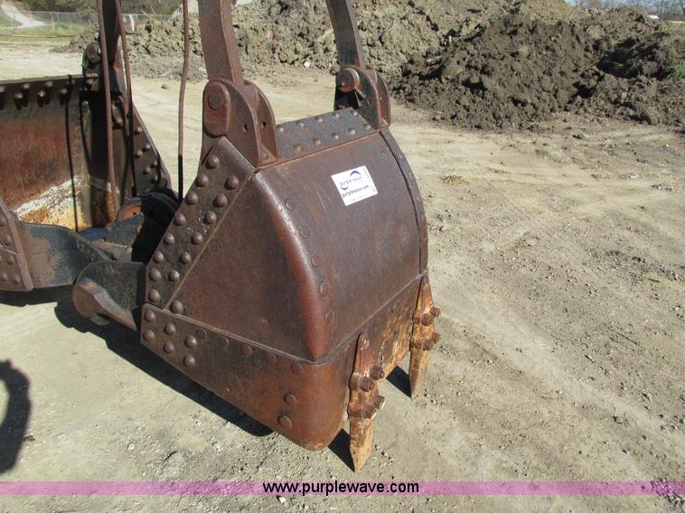 image for item I4109 Owen clam shell bucket