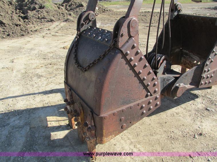 image for item I4109 Owen clam shell bucket