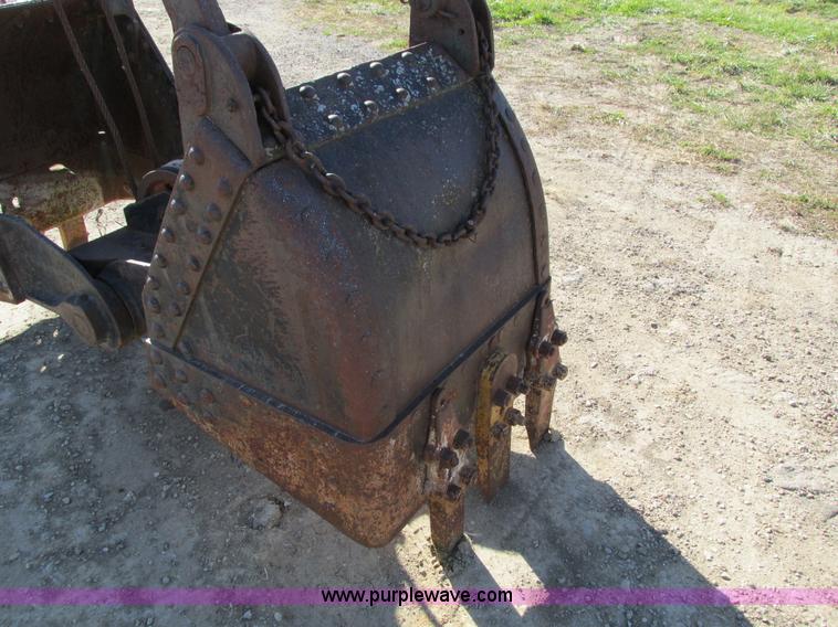 image for item I4109 Owen clam shell bucket