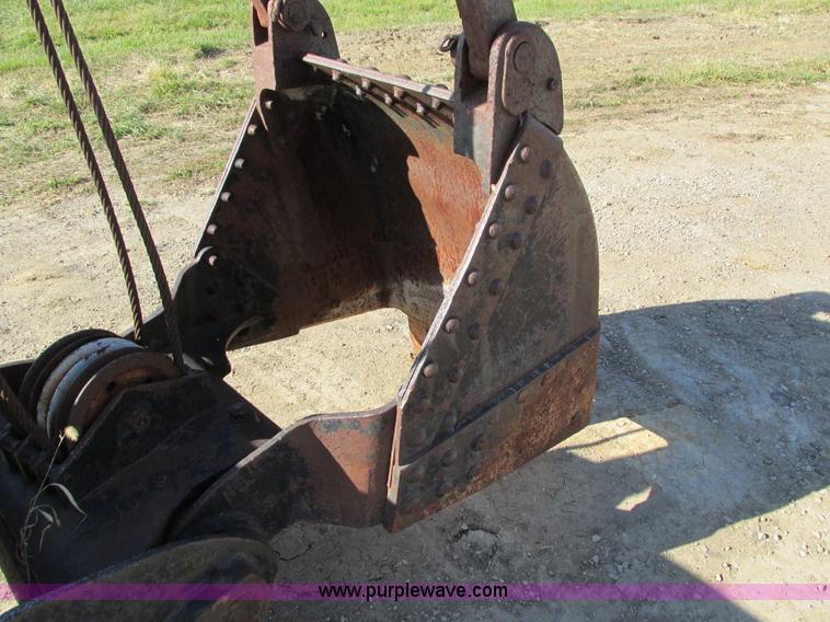 image for item I4109 Owen clam shell bucket