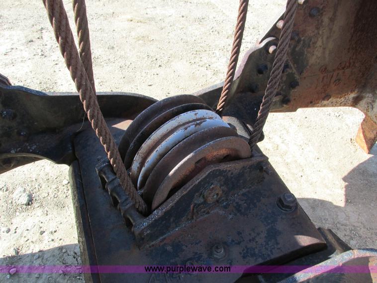 image for item I4109 Owen clam shell bucket