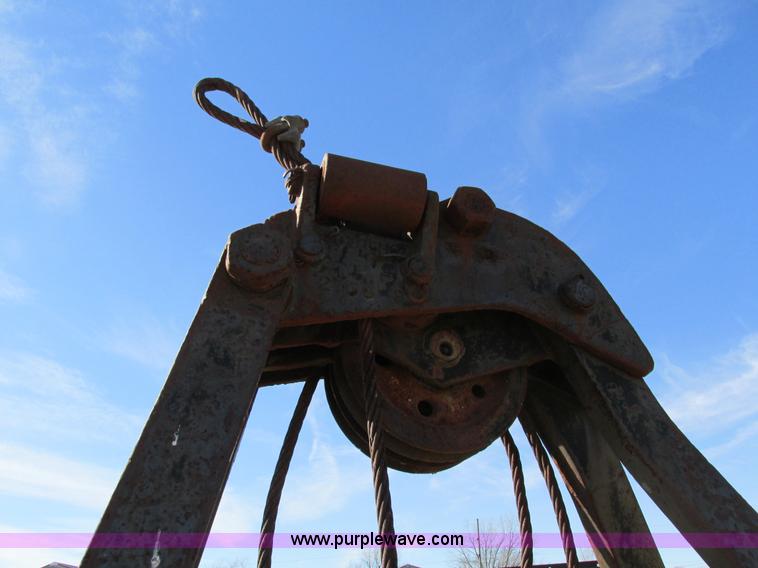 image for item I4109 Owen clam shell bucket