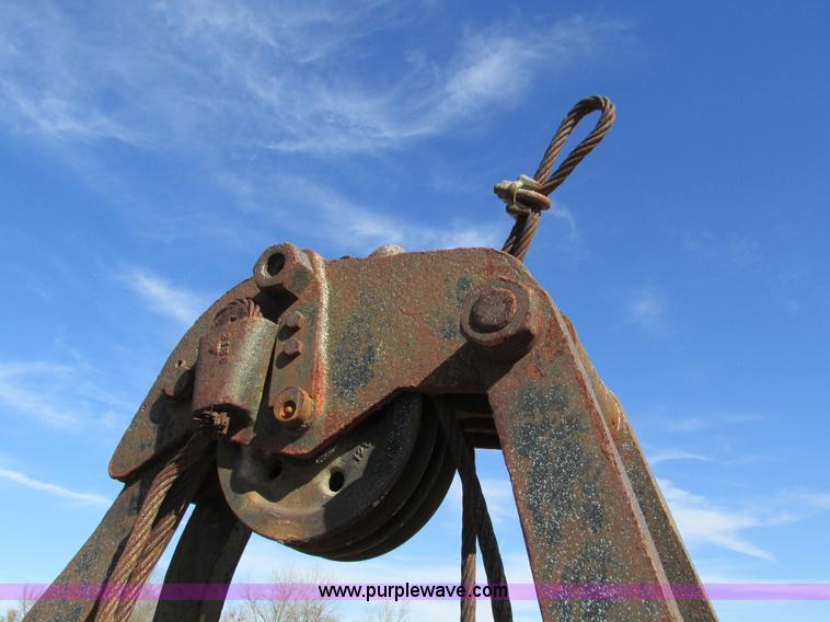 image for item I4109 Owen clam shell bucket