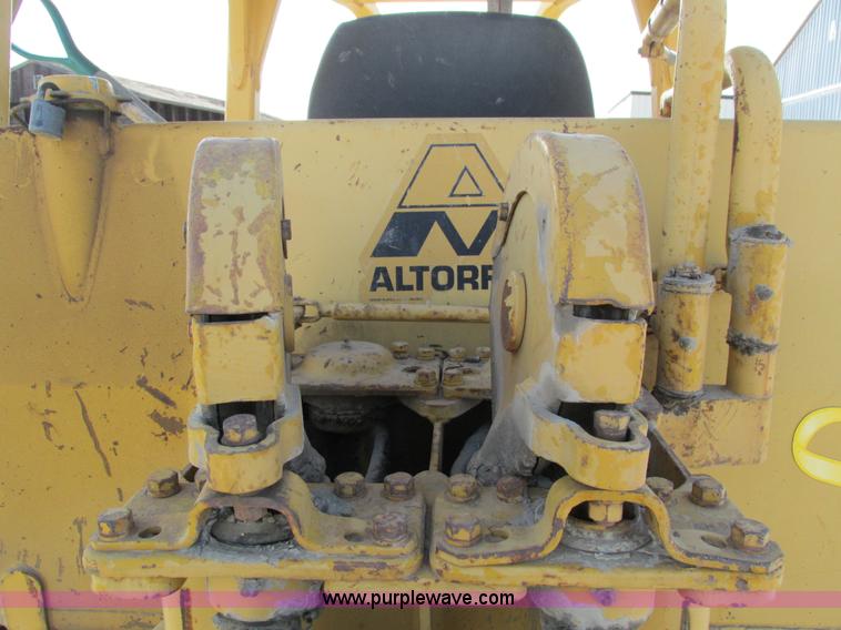 image for item I4111 Caterpillar 25 winch