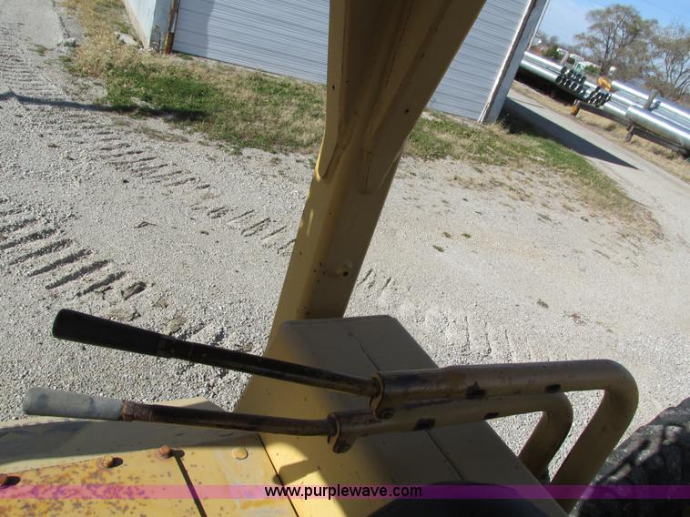 image for item I4111 Caterpillar 25 winch