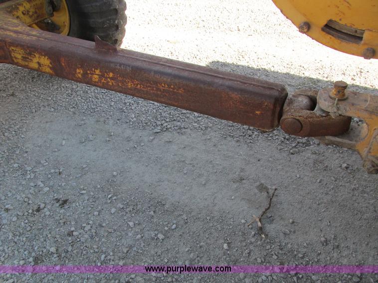 image for item I4112 Caterpillar 60 pull scraper