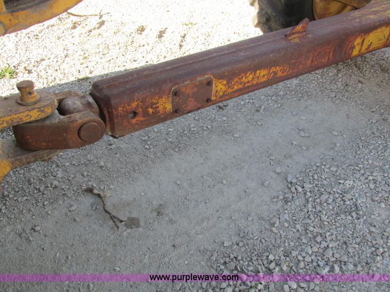 image for item I4112 Caterpillar 60 pull scraper