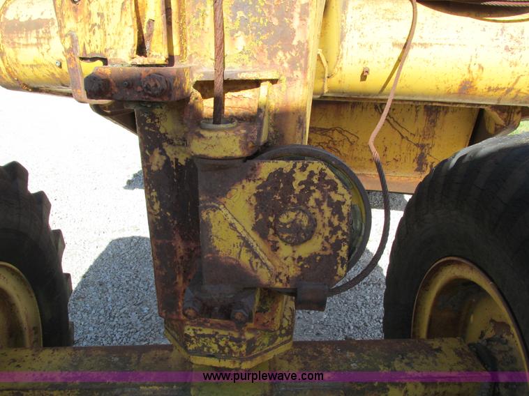 image for item I4112 Caterpillar 60 pull scraper