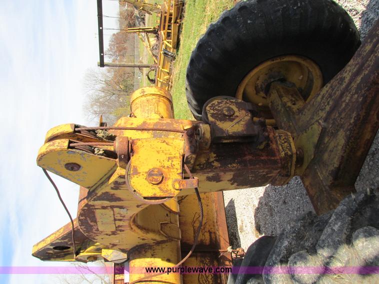 image for item I4112 Caterpillar 60 pull scraper