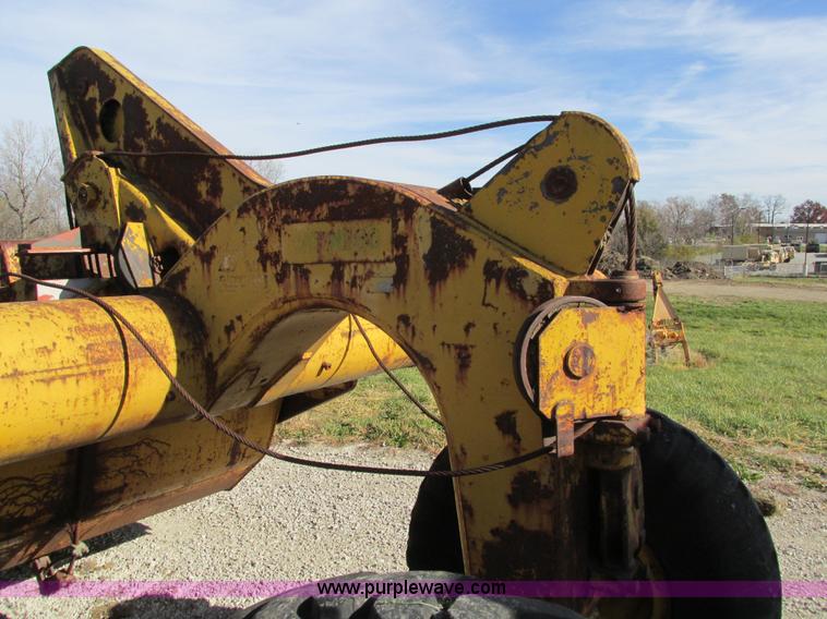 image for item I4112 Caterpillar 60 pull scraper