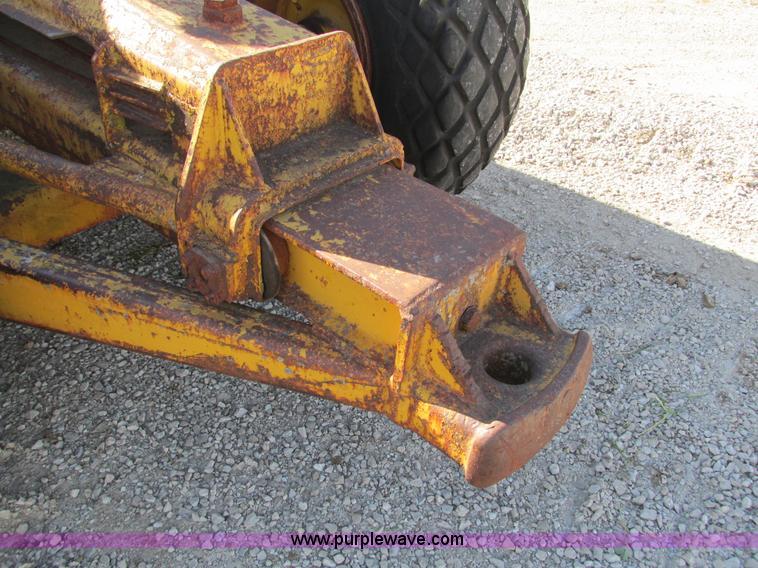 image for item I4112 Caterpillar 60 pull scraper