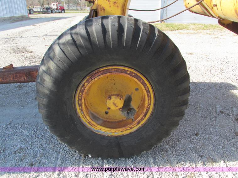 image for item I4112 Caterpillar 60 pull scraper