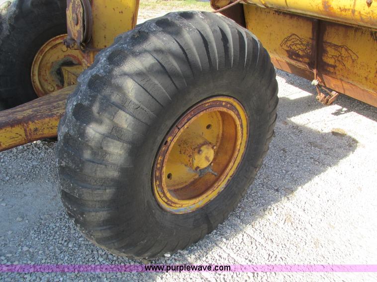 image for item I4112 Caterpillar 60 pull scraper