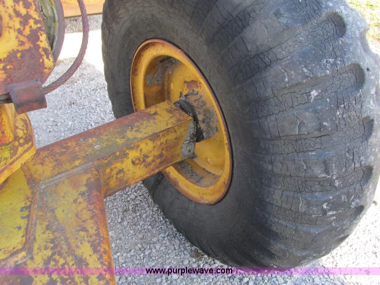 image for item I4112 Caterpillar 60 pull scraper