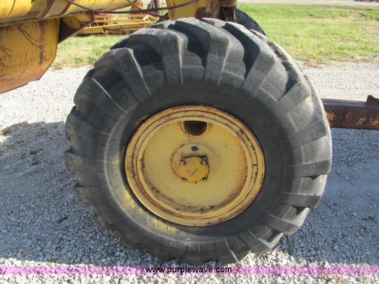 image for item I4112 Caterpillar 60 pull scraper