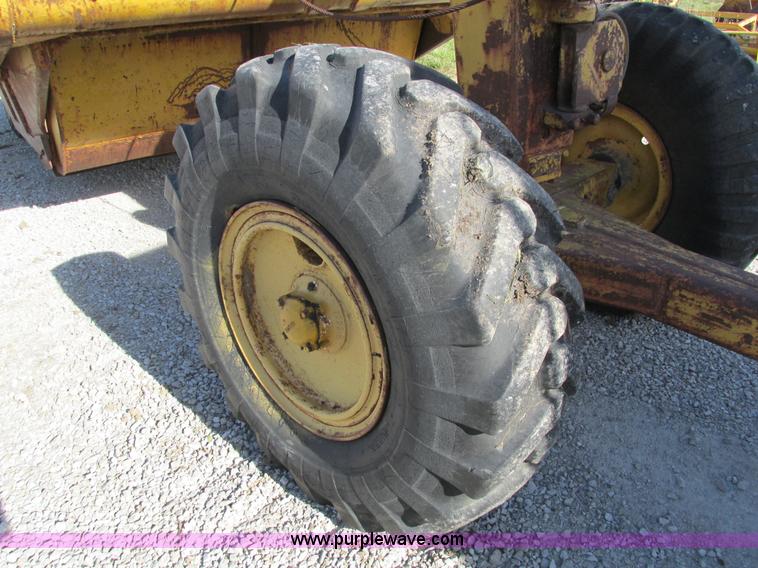 image for item I4112 Caterpillar 60 pull scraper