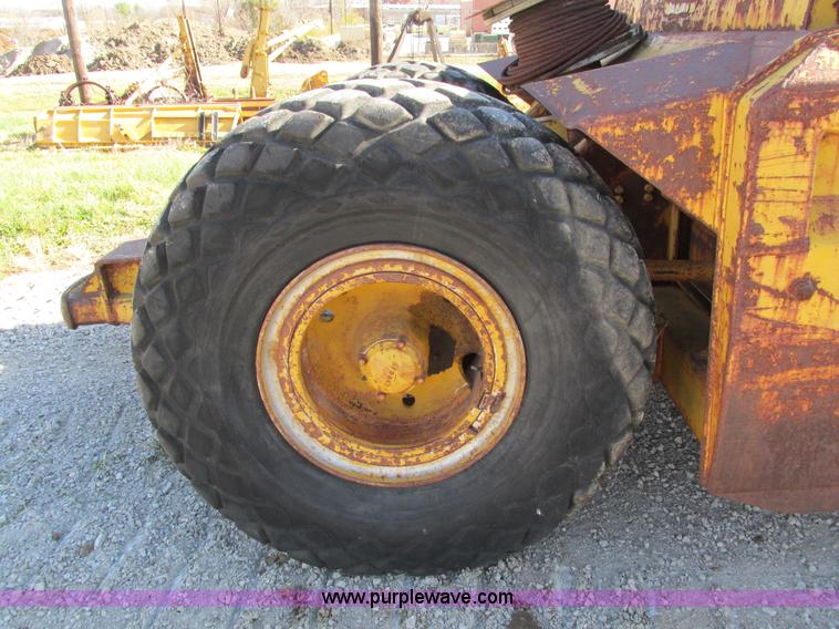 image for item I4112 Caterpillar 60 pull scraper