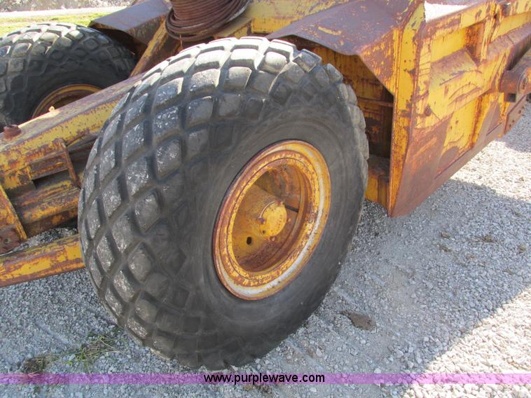 image for item I4112 Caterpillar 60 pull scraper