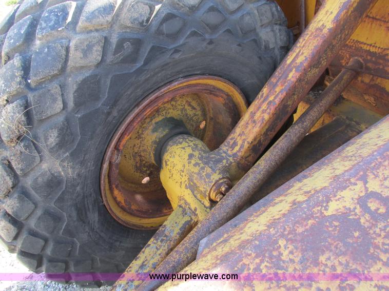 image for item I4112 Caterpillar 60 pull scraper