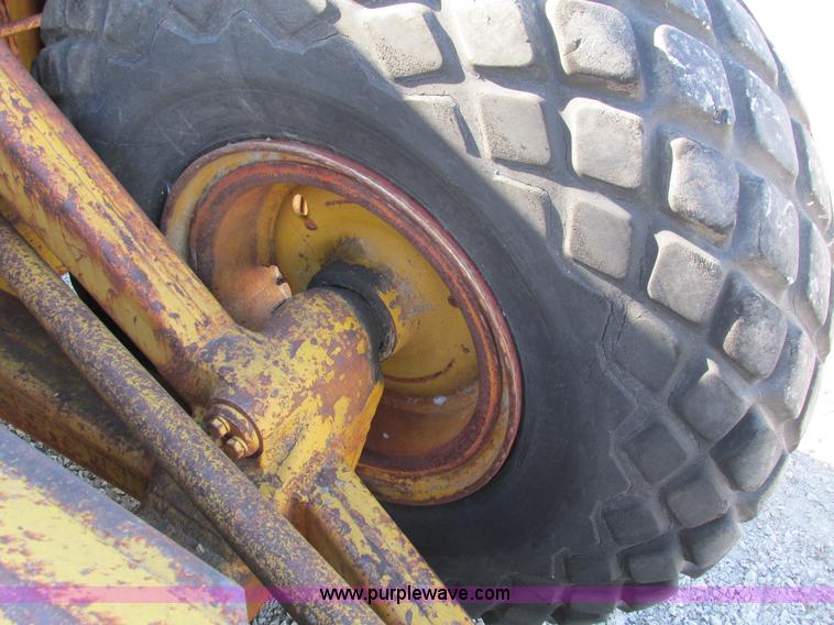 image for item I4112 Caterpillar 60 pull scraper