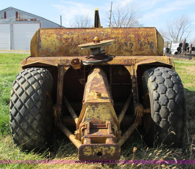 image for item I4113 Caterpillar 60 pull scraper