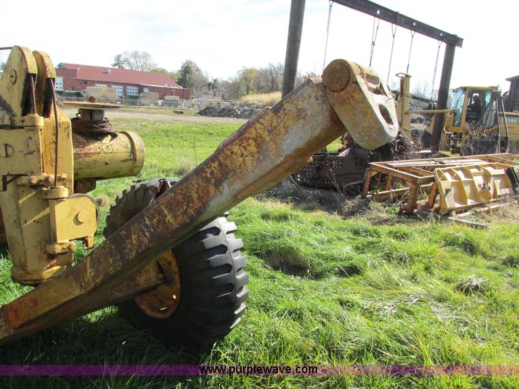 image for item I4113 Caterpillar 60 pull scraper