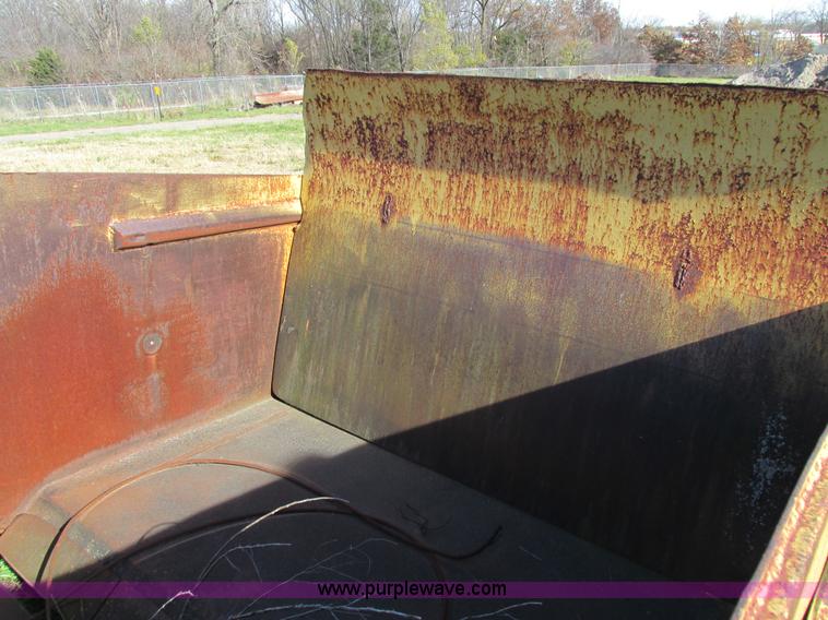 image for item I4113 Caterpillar 60 pull scraper