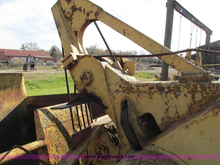 image for item I4113 Caterpillar 60 pull scraper