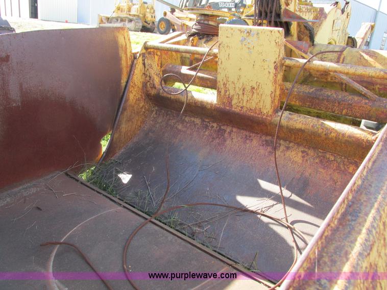 image for item I4113 Caterpillar 60 pull scraper