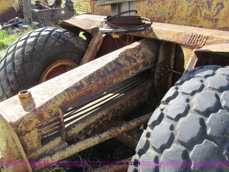 image for item I4113 Caterpillar 60 pull scraper