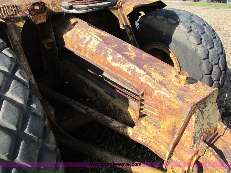 image for item I4113 Caterpillar 60 pull scraper