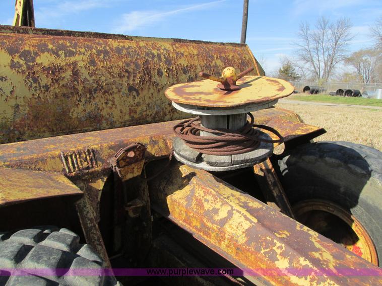 image for item I4113 Caterpillar 60 pull scraper