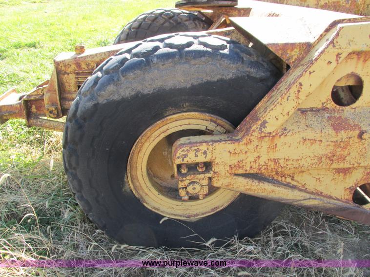 image for item I4113 Caterpillar 60 pull scraper