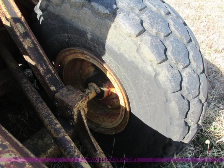 image for item I4113 Caterpillar 60 pull scraper