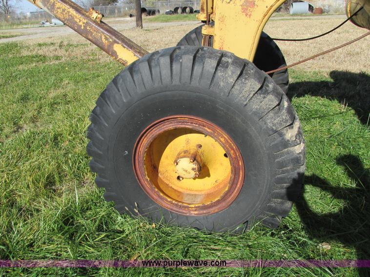 image for item I4113 Caterpillar 60 pull scraper