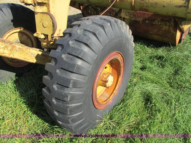 image for item I4113 Caterpillar 60 pull scraper