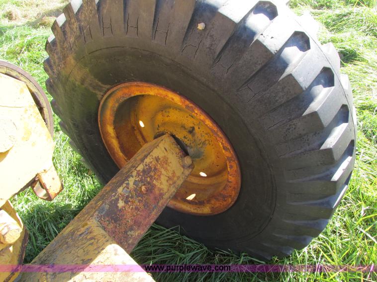 image for item I4113 Caterpillar 60 pull scraper