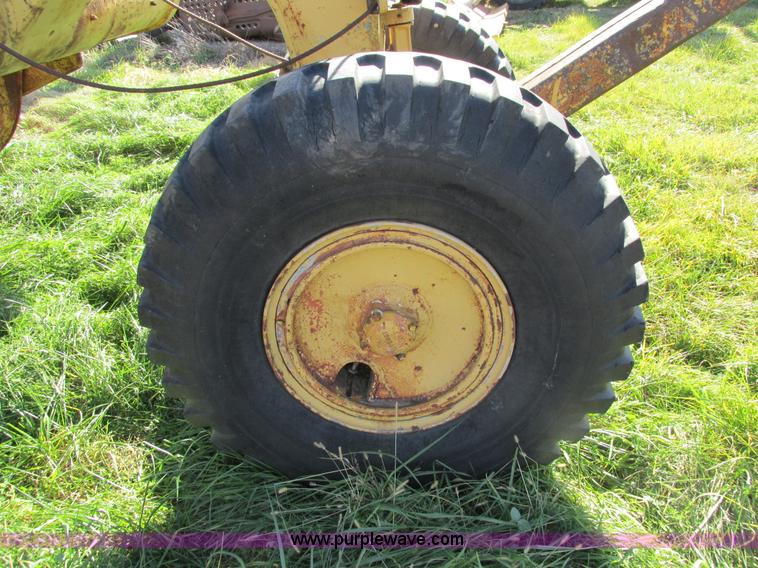 image for item I4113 Caterpillar 60 pull scraper