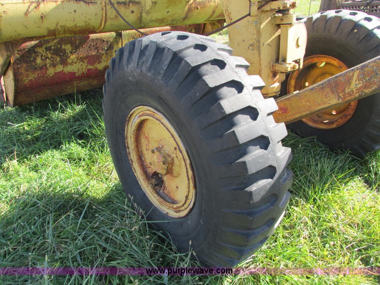 image for item I4113 Caterpillar 60 pull scraper