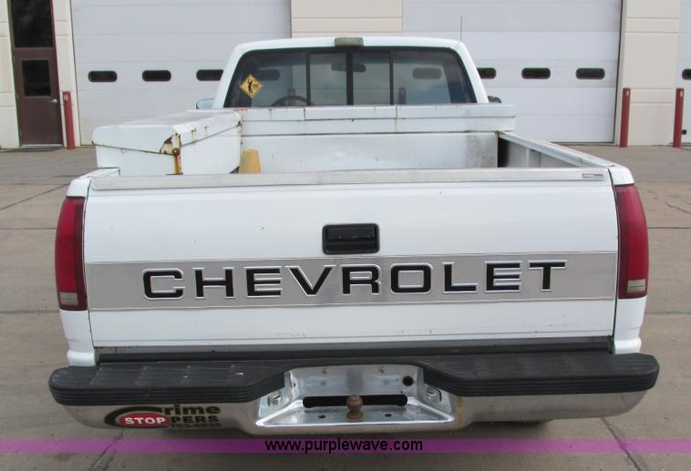 image for item I4115 1990 Chevrolet Silverado 1500 pickup truck