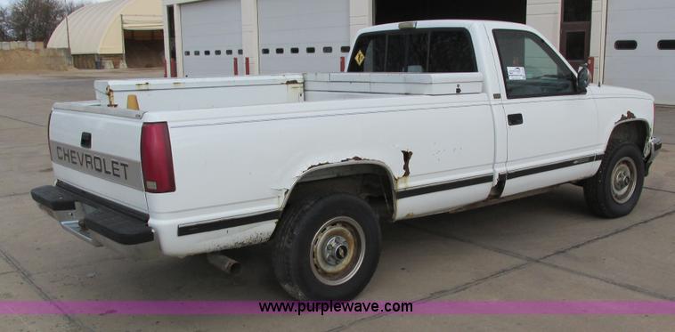 image for item I4115 1990 Chevrolet Silverado 1500 pickup truck