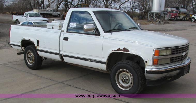 image for item I4115 1990 Chevrolet Silverado 1500 pickup truck