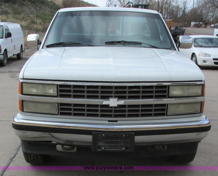image for item I4115 1990 Chevrolet Silverado 1500 pickup truck