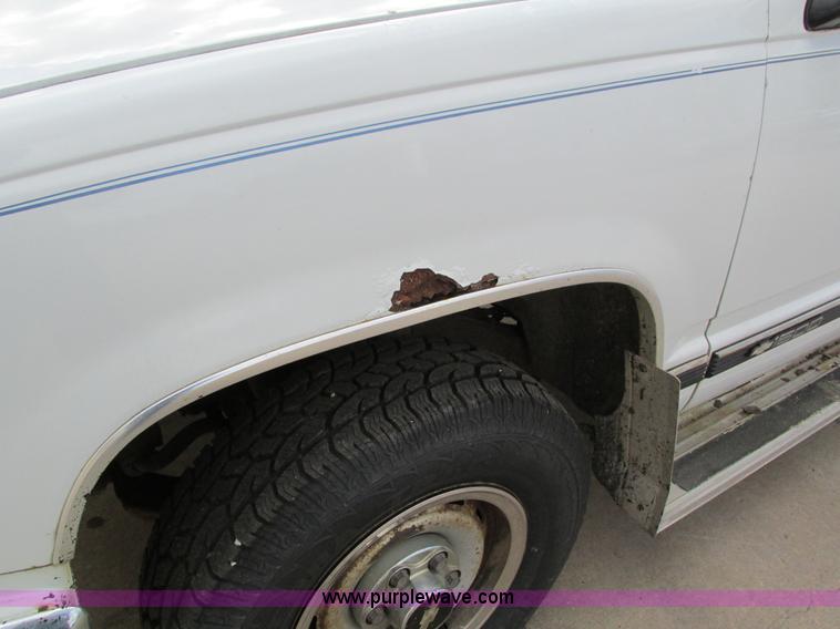 image for item I4115 1990 Chevrolet Silverado 1500 pickup truck