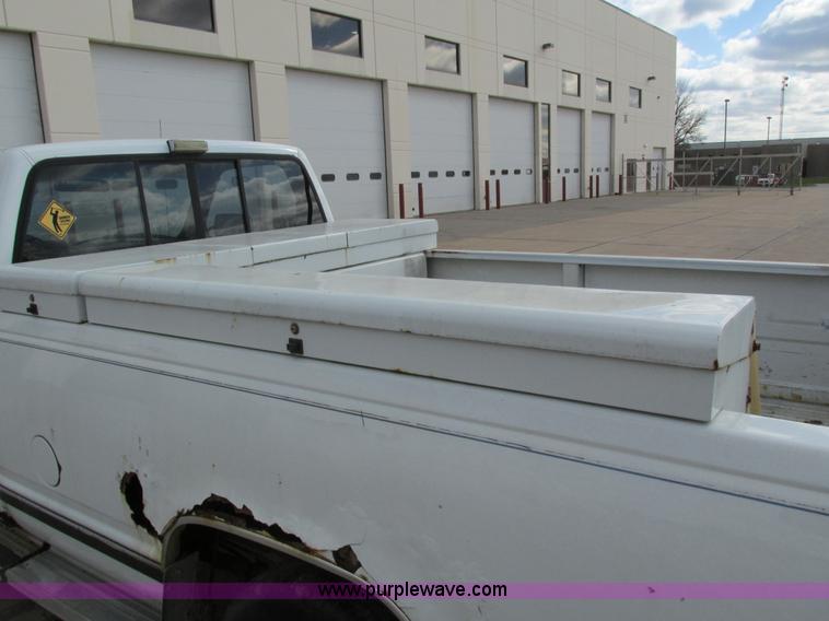 image for item I4115 1990 Chevrolet Silverado 1500 pickup truck