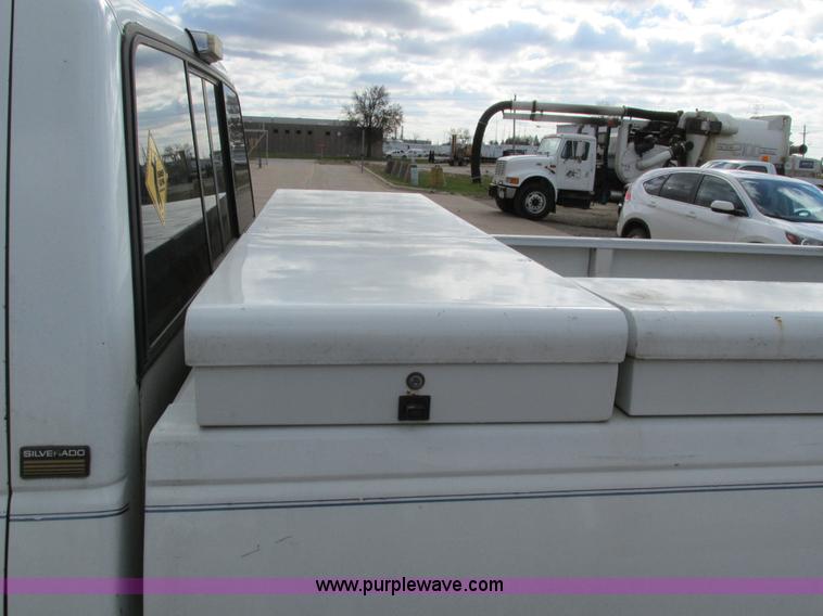 image for item I4115 1990 Chevrolet Silverado 1500 pickup truck