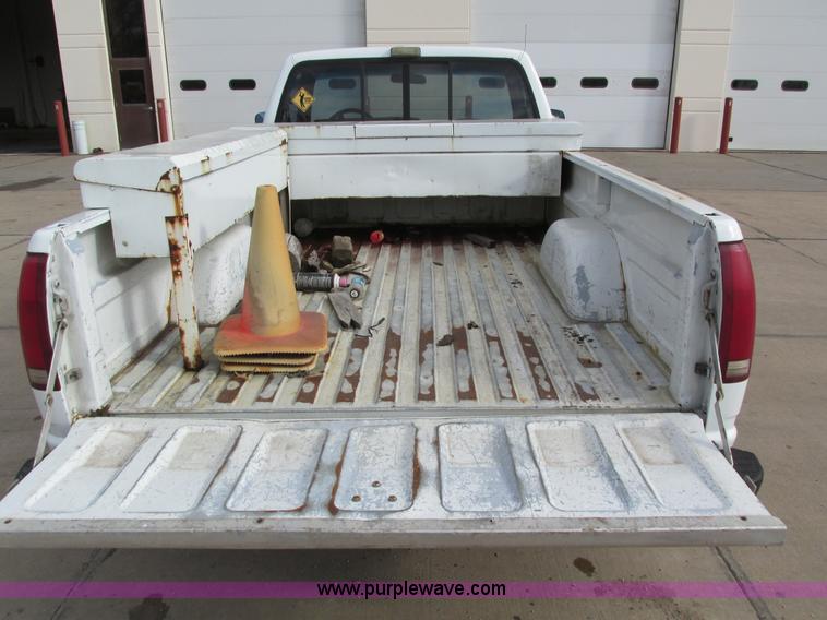 image for item I4115 1990 Chevrolet Silverado 1500 pickup truck