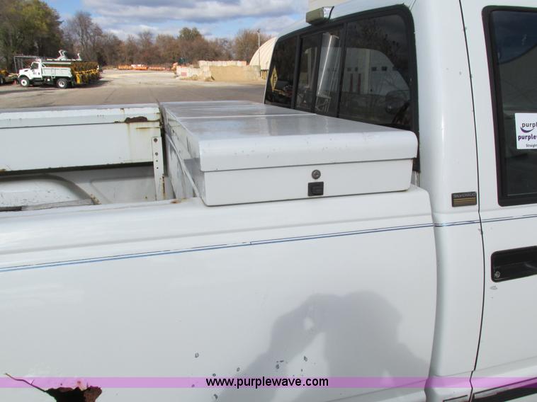 image for item I4115 1990 Chevrolet Silverado 1500 pickup truck