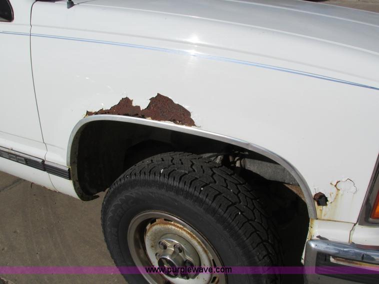 image for item I4115 1990 Chevrolet Silverado 1500 pickup truck