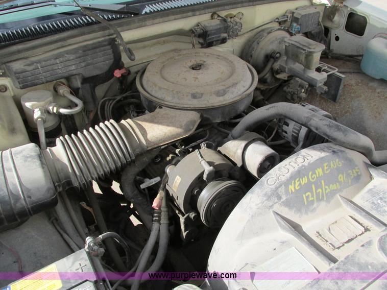 image for item I4115 1990 Chevrolet Silverado 1500 pickup truck